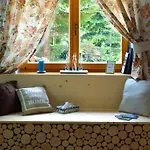 For 4 People With Garden View Apartment
