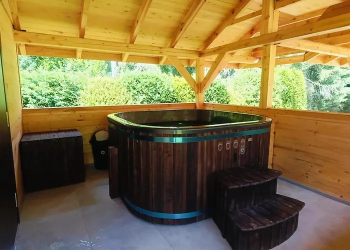 Appartamento For 4 People With Garden View Łapsze Niżne